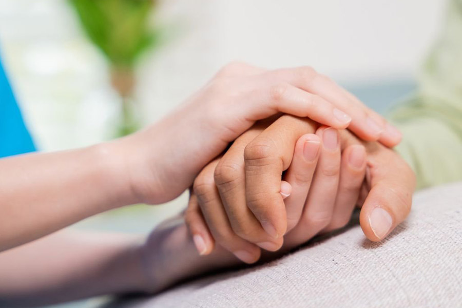 Caring for Aging Loved Ones: Tips for Choosing the Right Home Healthcare Provider